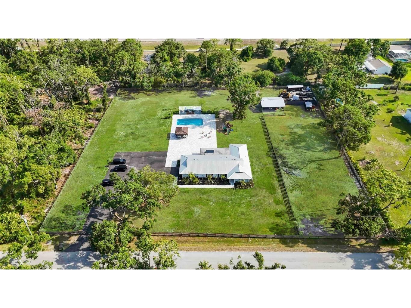 2255 61st Street Sarasota FL 34243 A4654203 image1