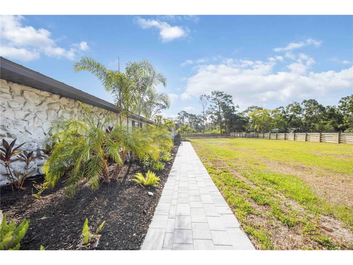 2255 61st Street Sarasota FL 34243 A4654203 image3