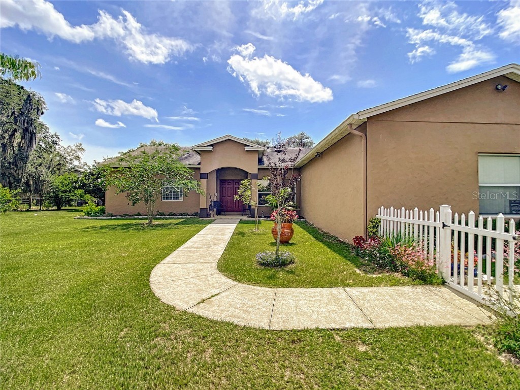 22550 Carolyn Lane Astatula FL 34705 G5070477 image1