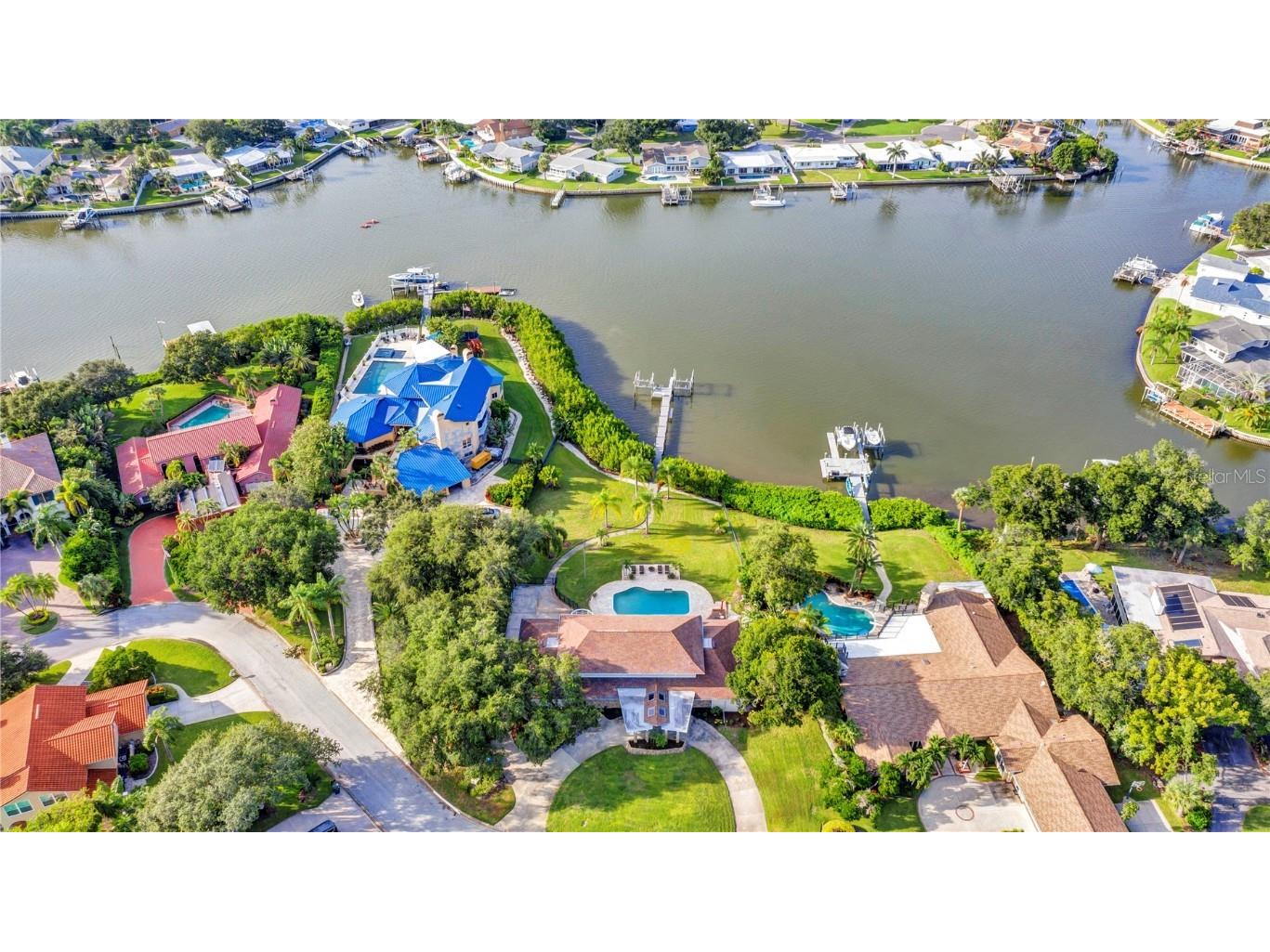 2258 Kings Point Drive Largo FL 33774 U8136064 image1
