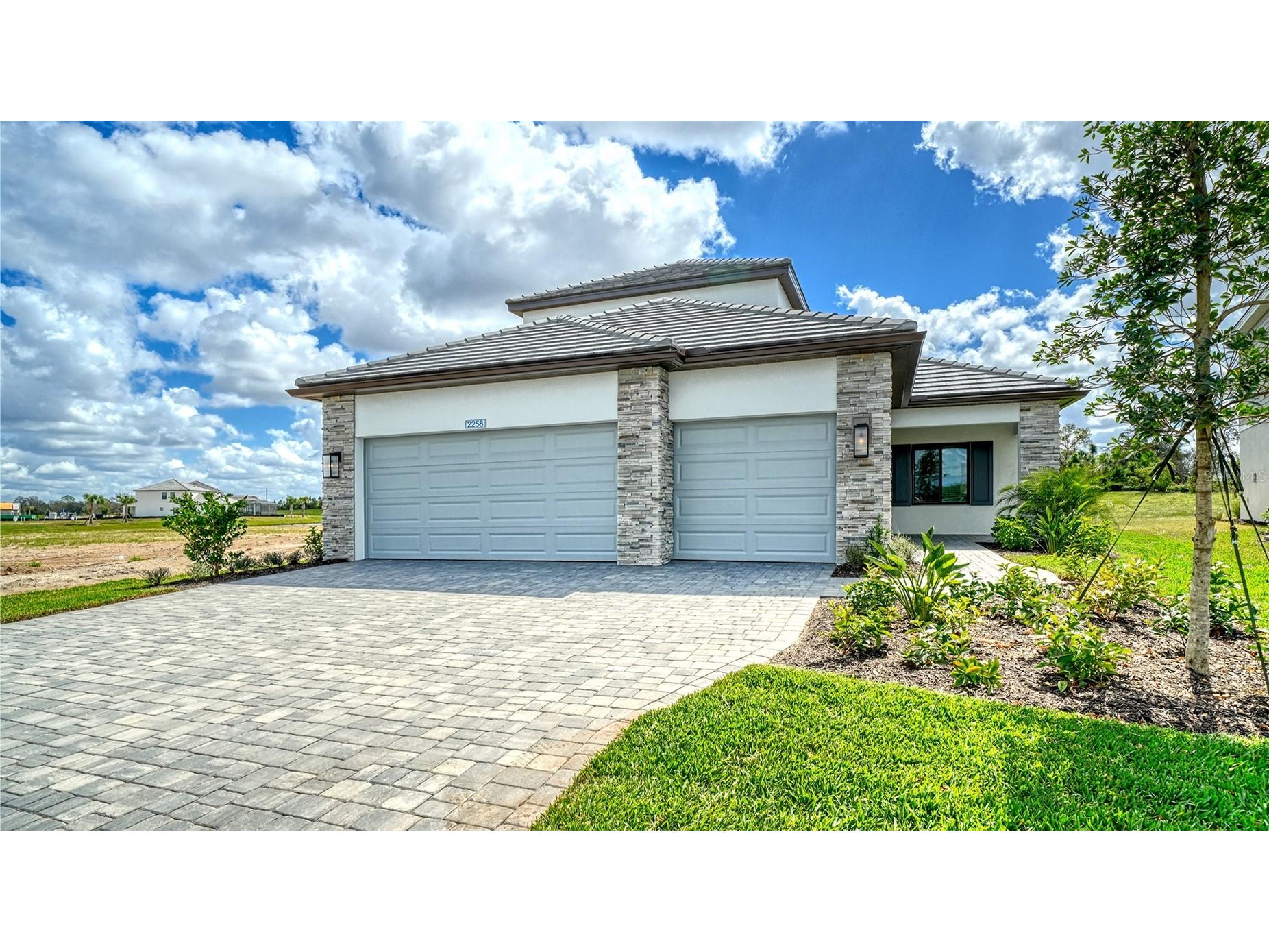 2258 Lady Palm Loop Bradenton FL 34212 A4684000 image1