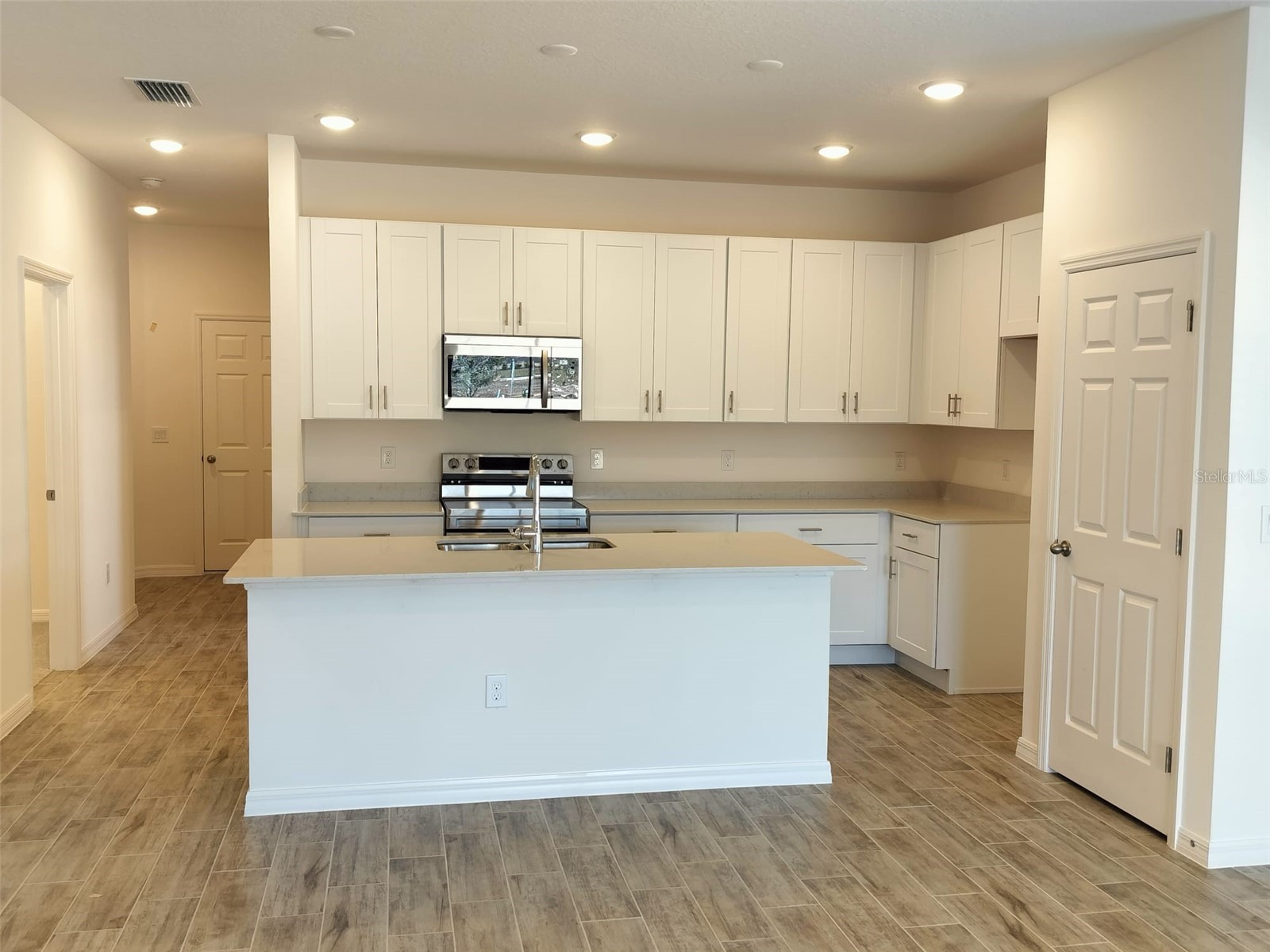 2258 Leela Circle Tavares FL 32778 O6397045 image4