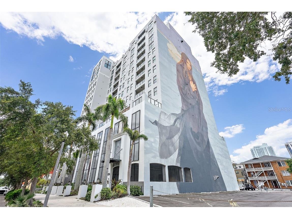 226 5th Avenue N #1403 Saint Petersburg FL 33701 TB8408254 image1