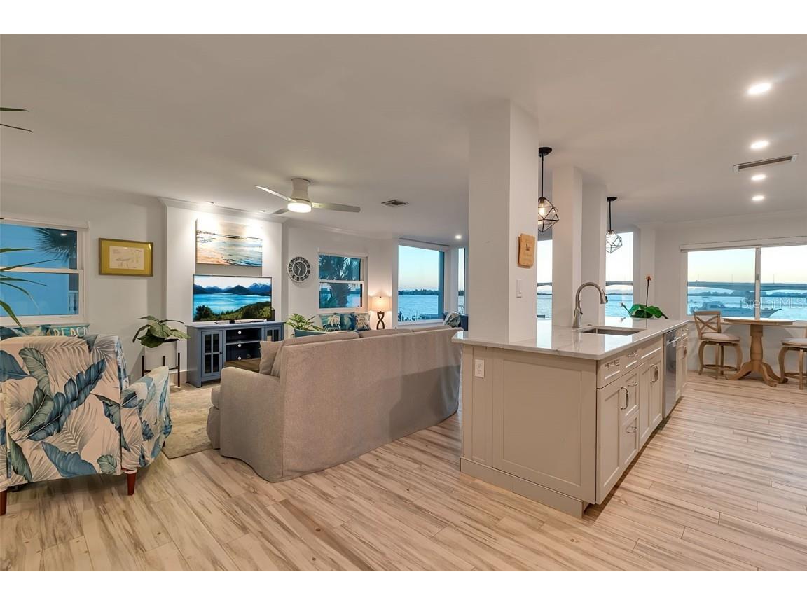 226 Golden Gate Point #21 Sarasota FL 34236 - SARASOTA BAY A4669998 image6