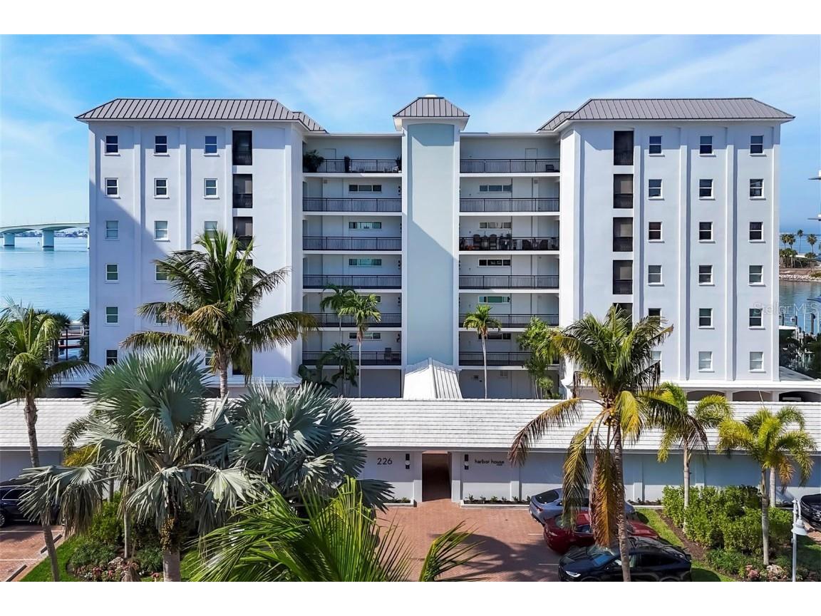 226 Golden Gate Point #32 Sarasota FL 34236 - SARASOTA BAY A4673403 image2