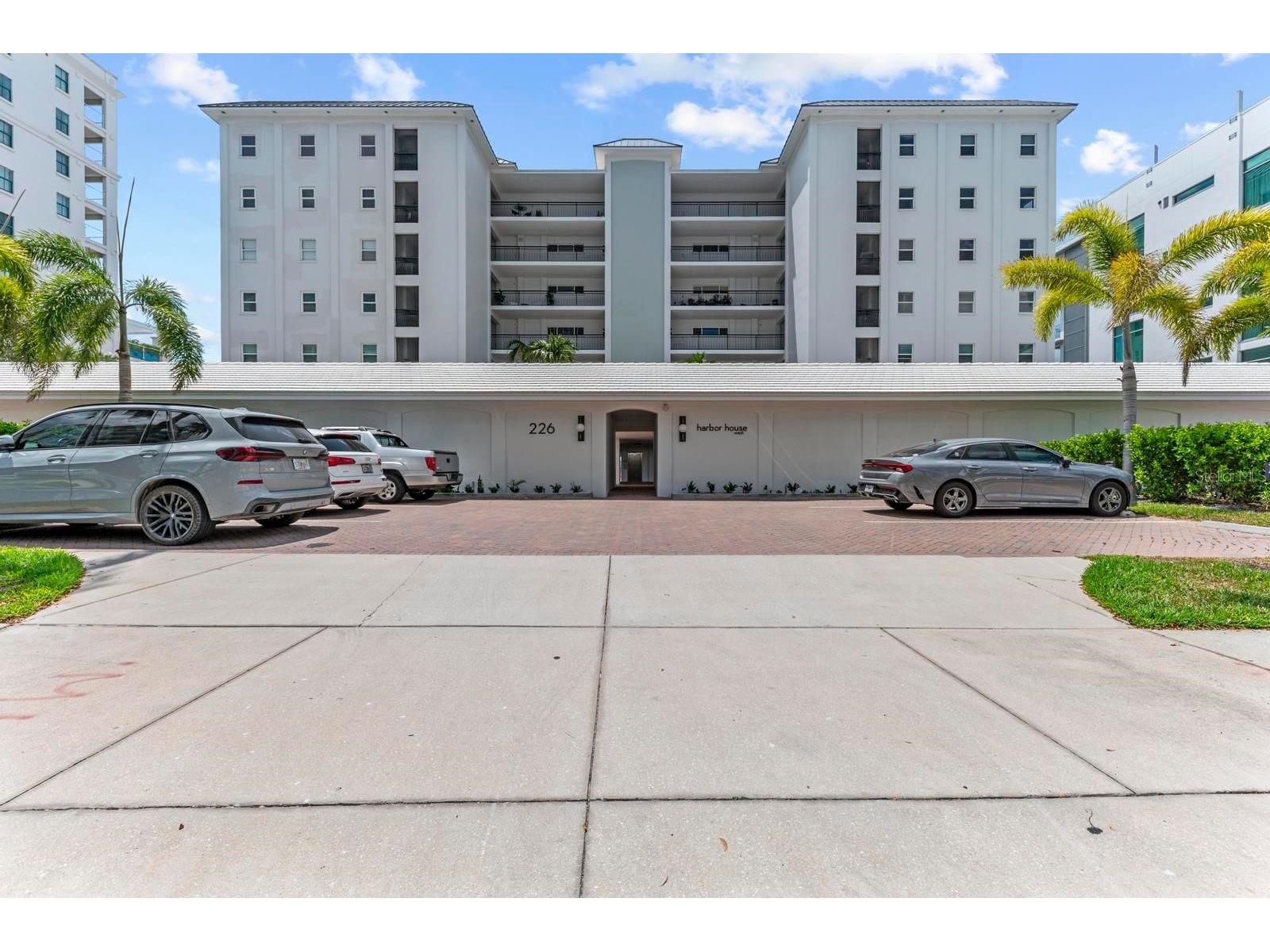 226 Golden Gate Point #33 Sarasota FL 34236 - SARASOTA BAY A4691718 image3