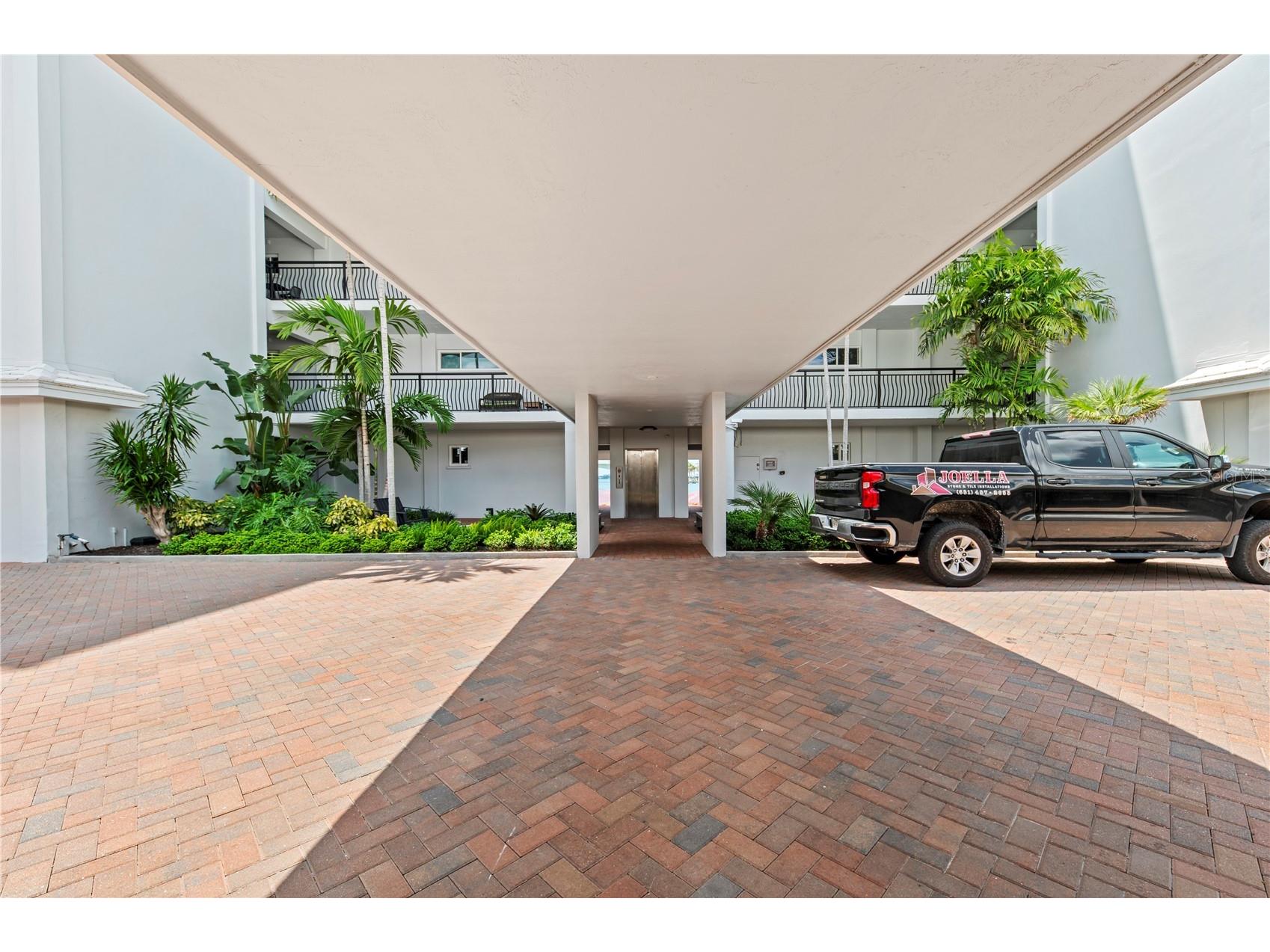 226 Golden Gate Point #33 Sarasota FL 34236 - SARASOTA BAY A4691718 image4