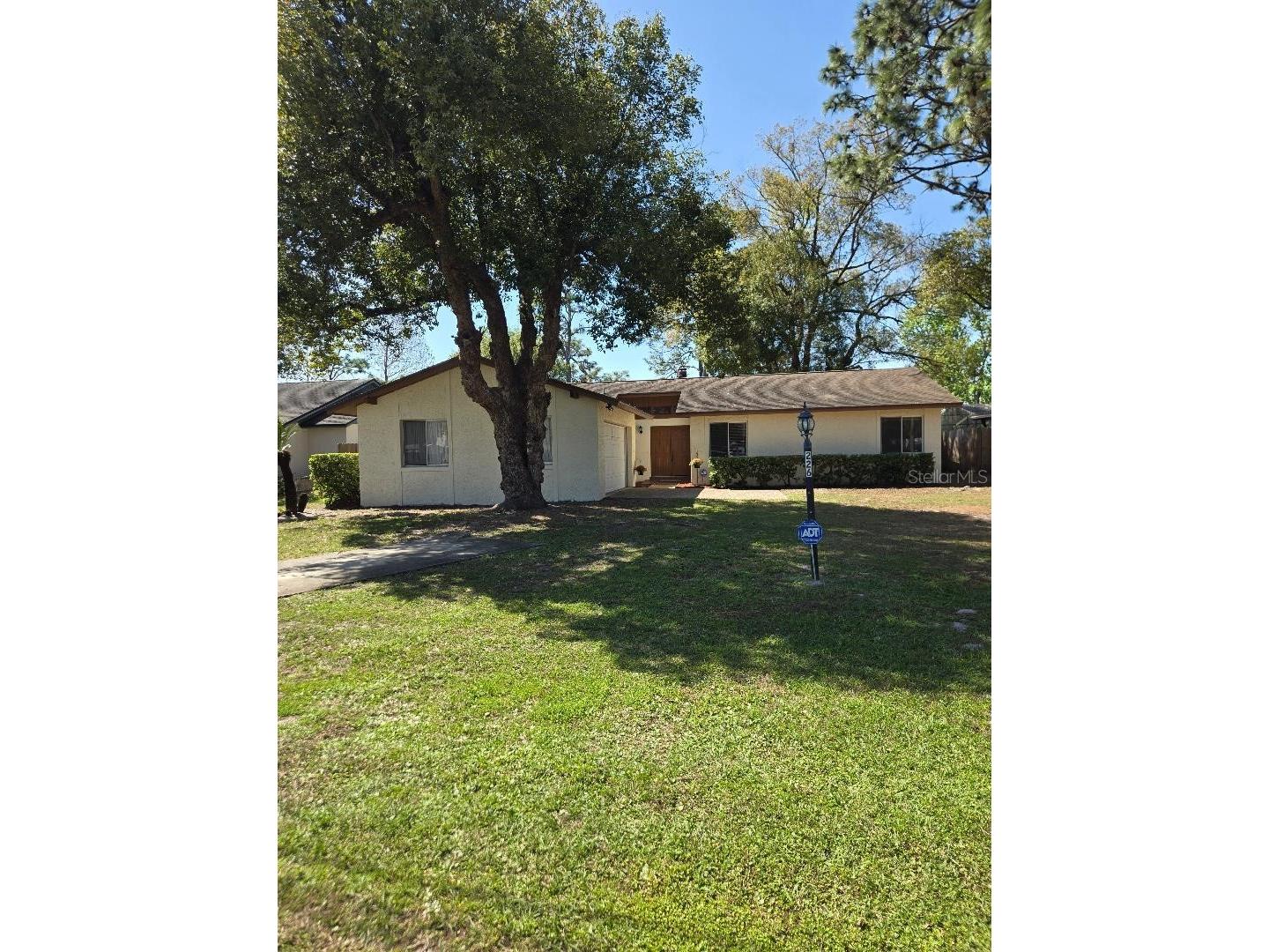 226 N Griffin Drive Casselberry FL 32707 - LAKE GRIFFIN O6384777 image1