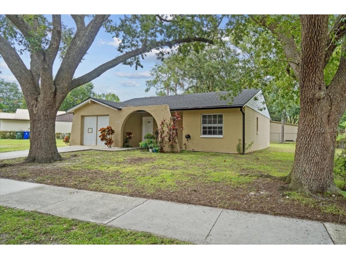 2261 Crystal Grove Lane Lakeland FL 33801 L4954690 image1