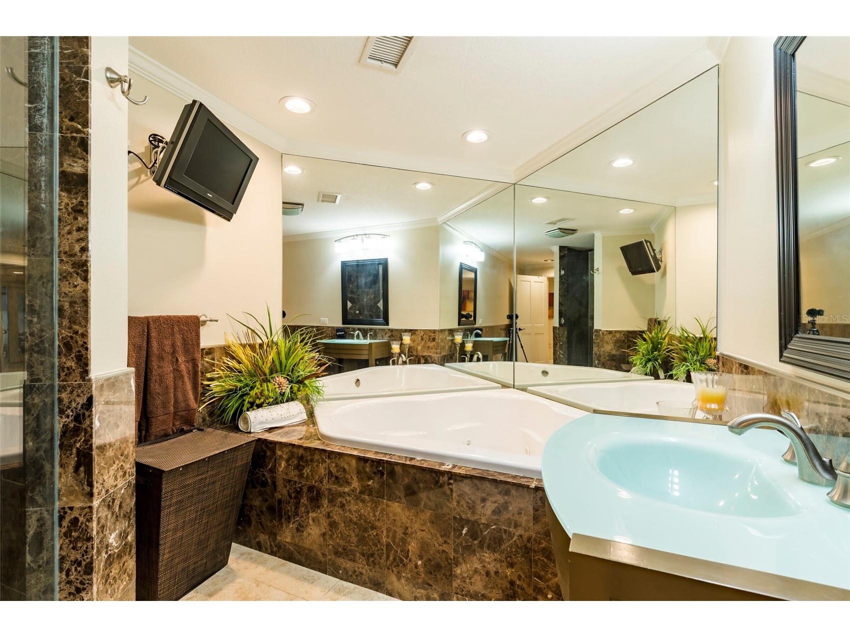 2268 Kings Point Drive Largo FL 33774 TB8436315 image58