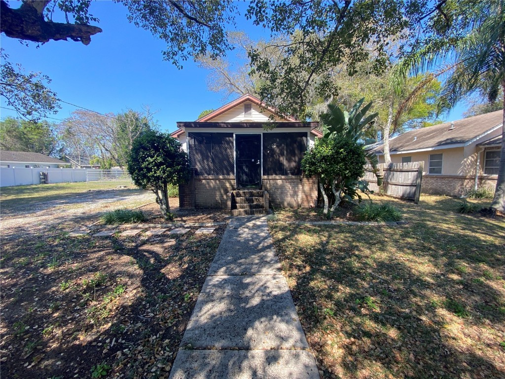 227 E Barnes Avenue Eustis FL 32726 G5080526 image1