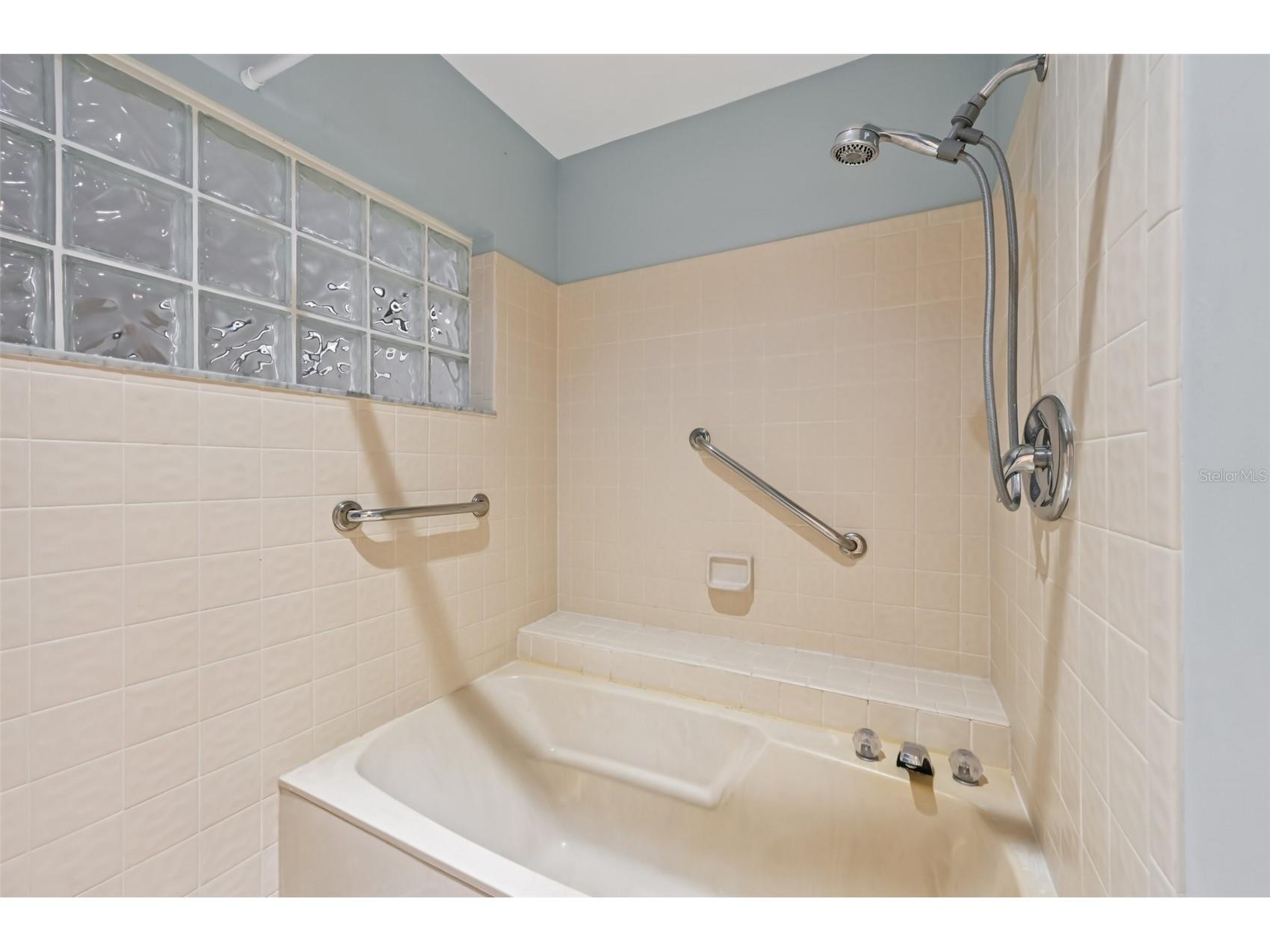 227 Southampton Drive #289 Venice FL 34293 A4677192 image44
