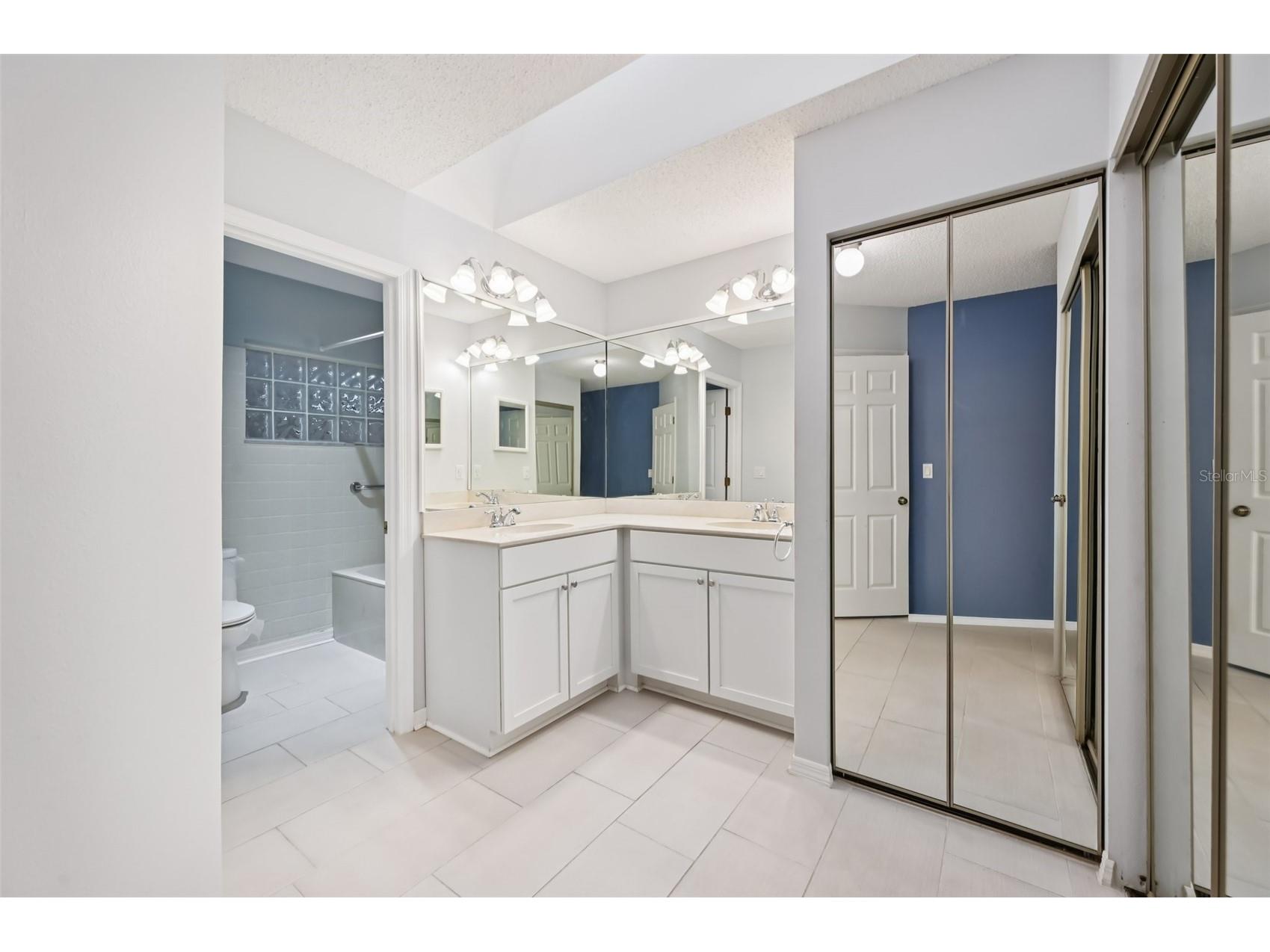 227 Southampton Drive #289 Venice FL 34293 A4677192 image47