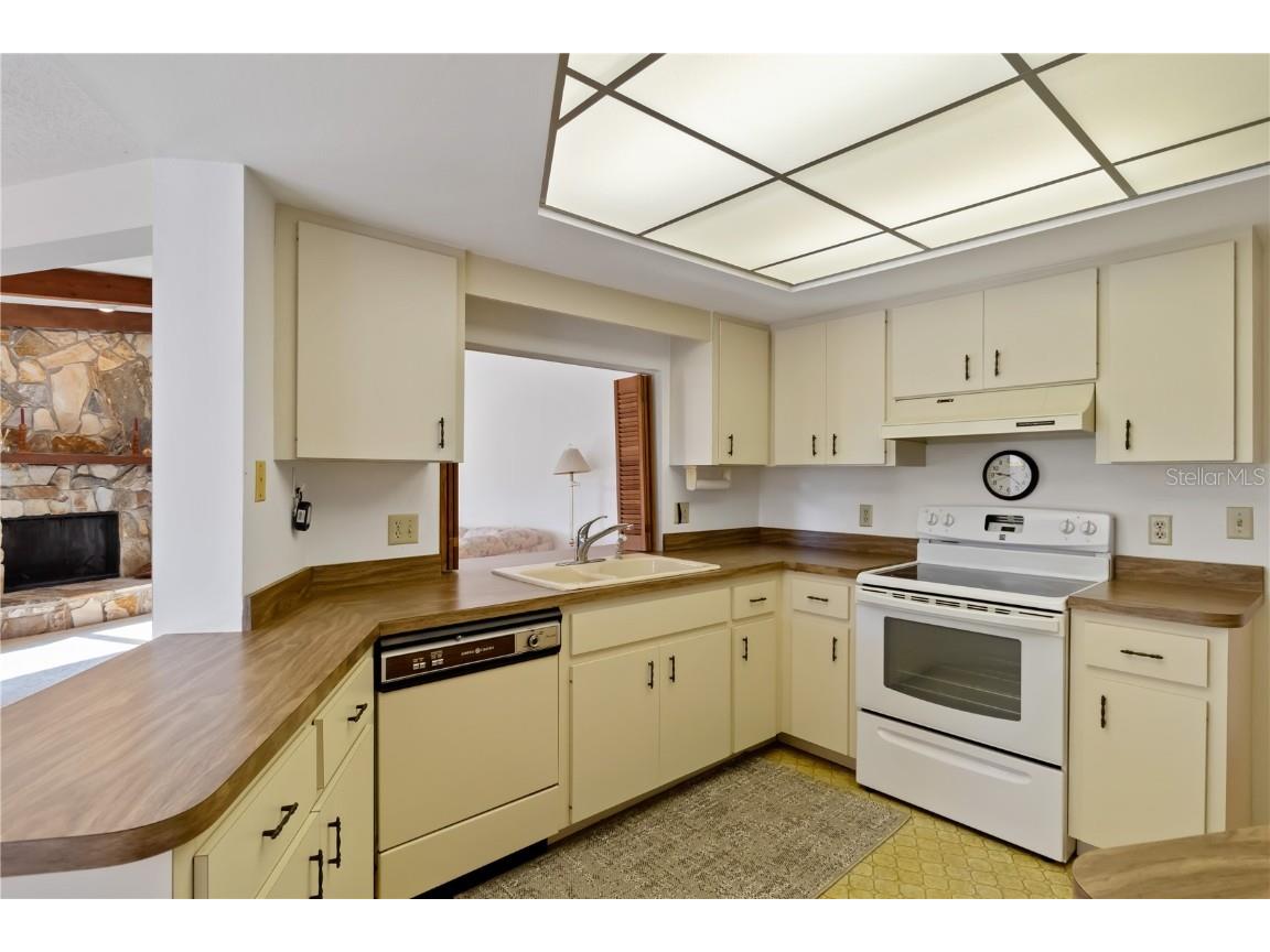 2271 Pine View Circle Sarasota FL 34231 A4649803 image19