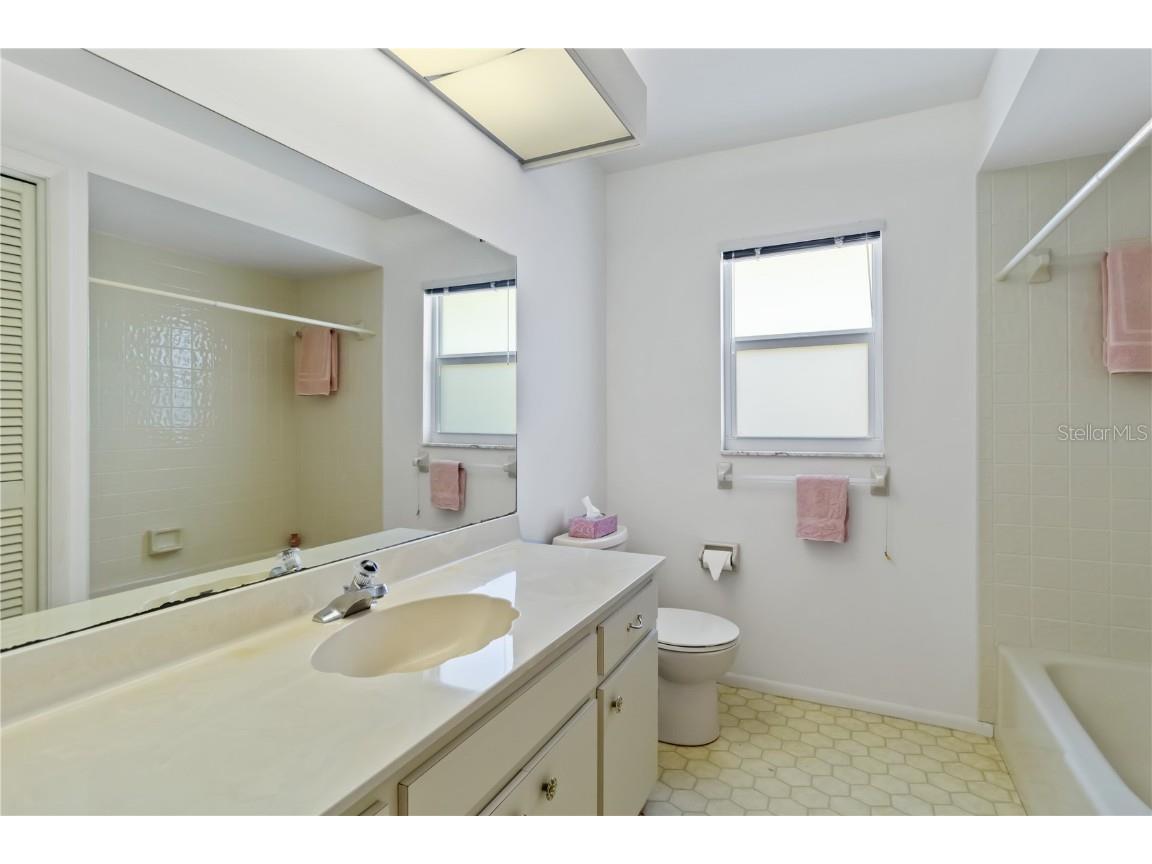 2271 Pine View Circle Sarasota FL 34231 A4649803 image31