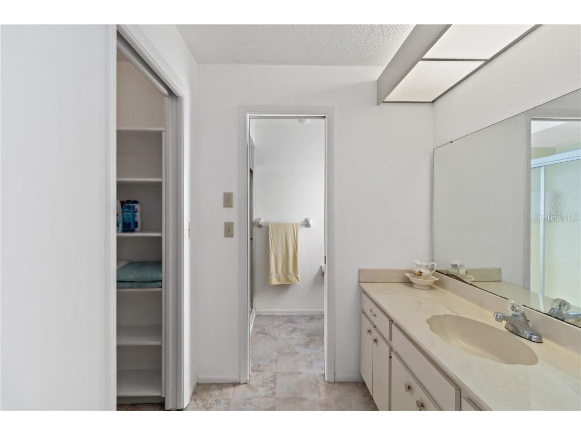 2271 Pine View Circle Sarasota FL 34231 A4649803 image35