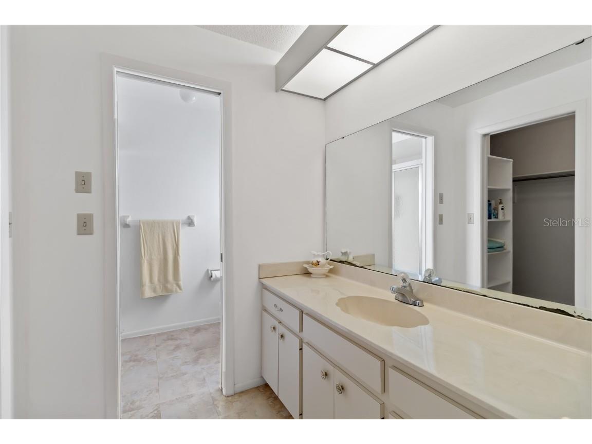 2271 Pine View Circle Sarasota FL 34231 A4649803 image36