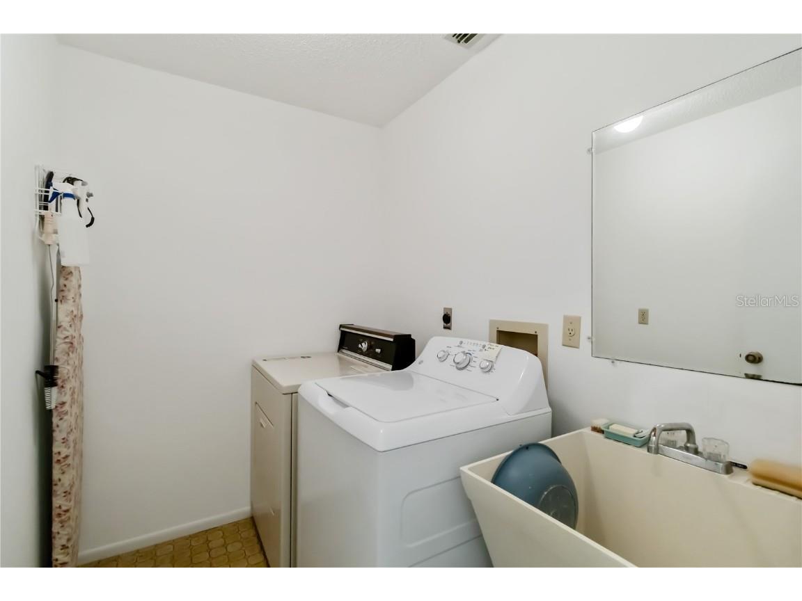 2271 Pine View Circle Sarasota FL 34231 A4649803 image38