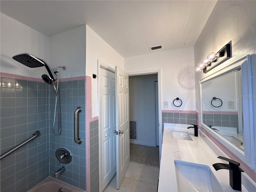 2275 Hawthorne Street Sarasota FL 34239 A4671438 image5