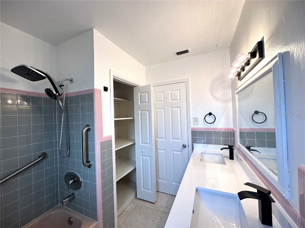 2275 Hawthorne Street Sarasota FL 34239 A4671438 image6