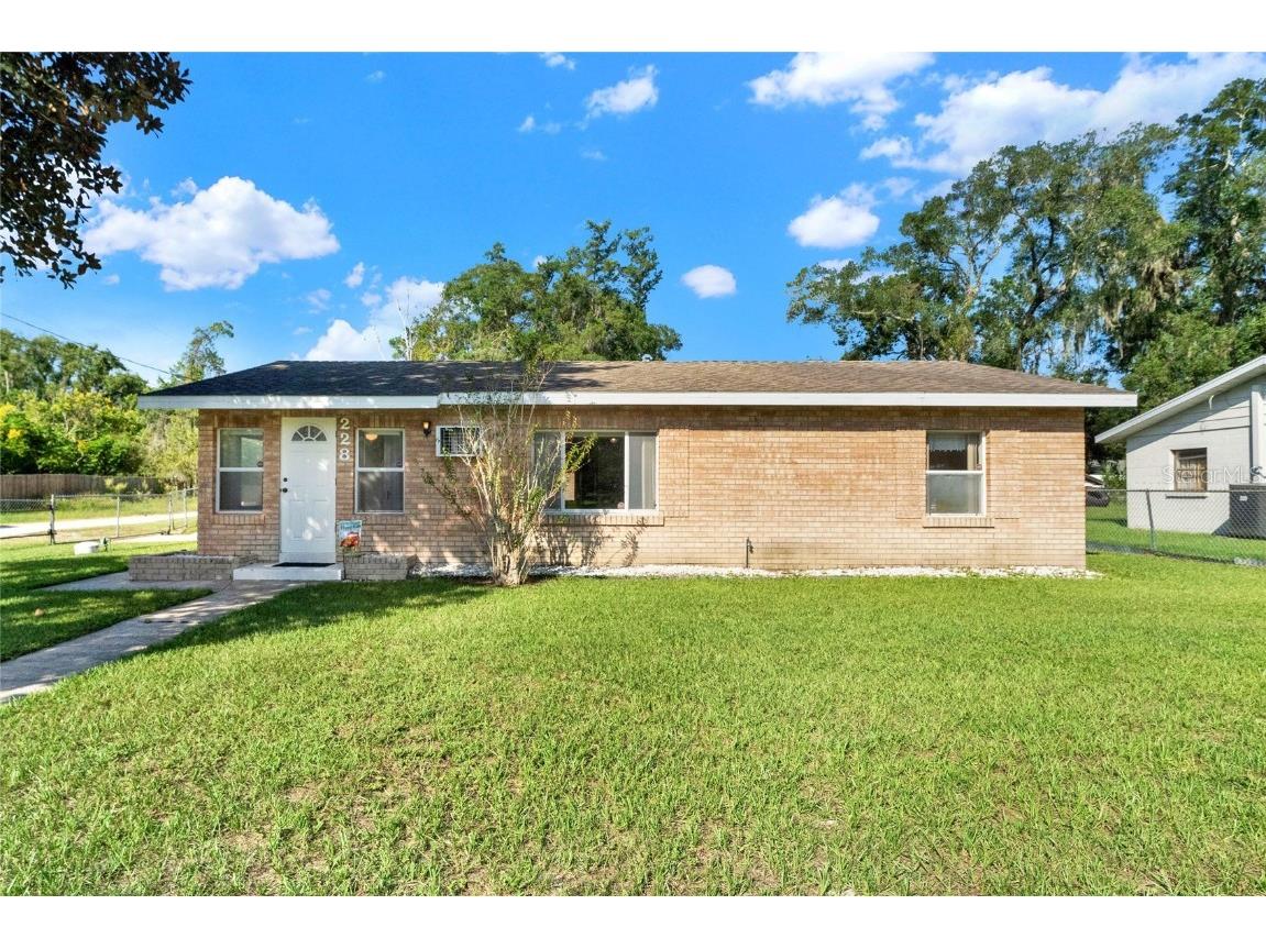 228 S Blue Lake Avenue Deland FL 32724 O6248919 image1