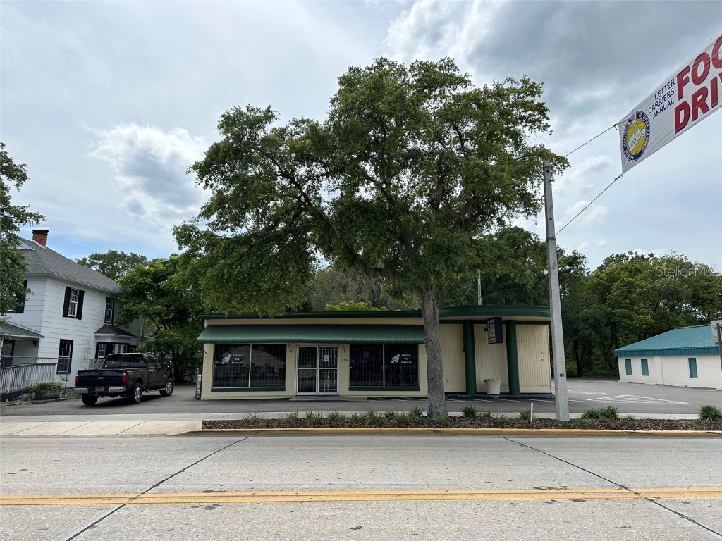 228 S Woodland Boulevard Deland FL 32720 V4930071 image1