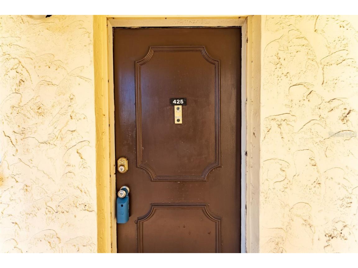 2280 Stickney Point Road #425 Sarasota FL 34231 A4558603 image1