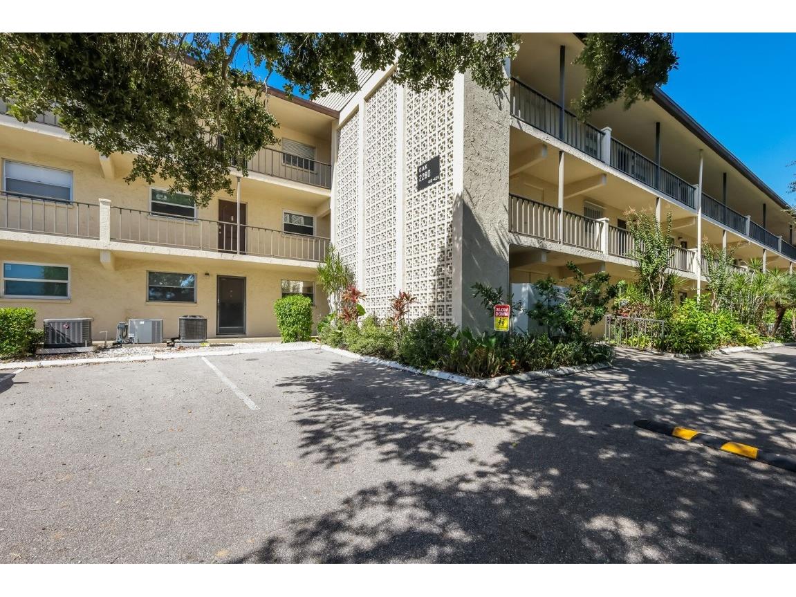 2280 Stickney Point Road #425 Sarasota FL 34231 A4588939 image1