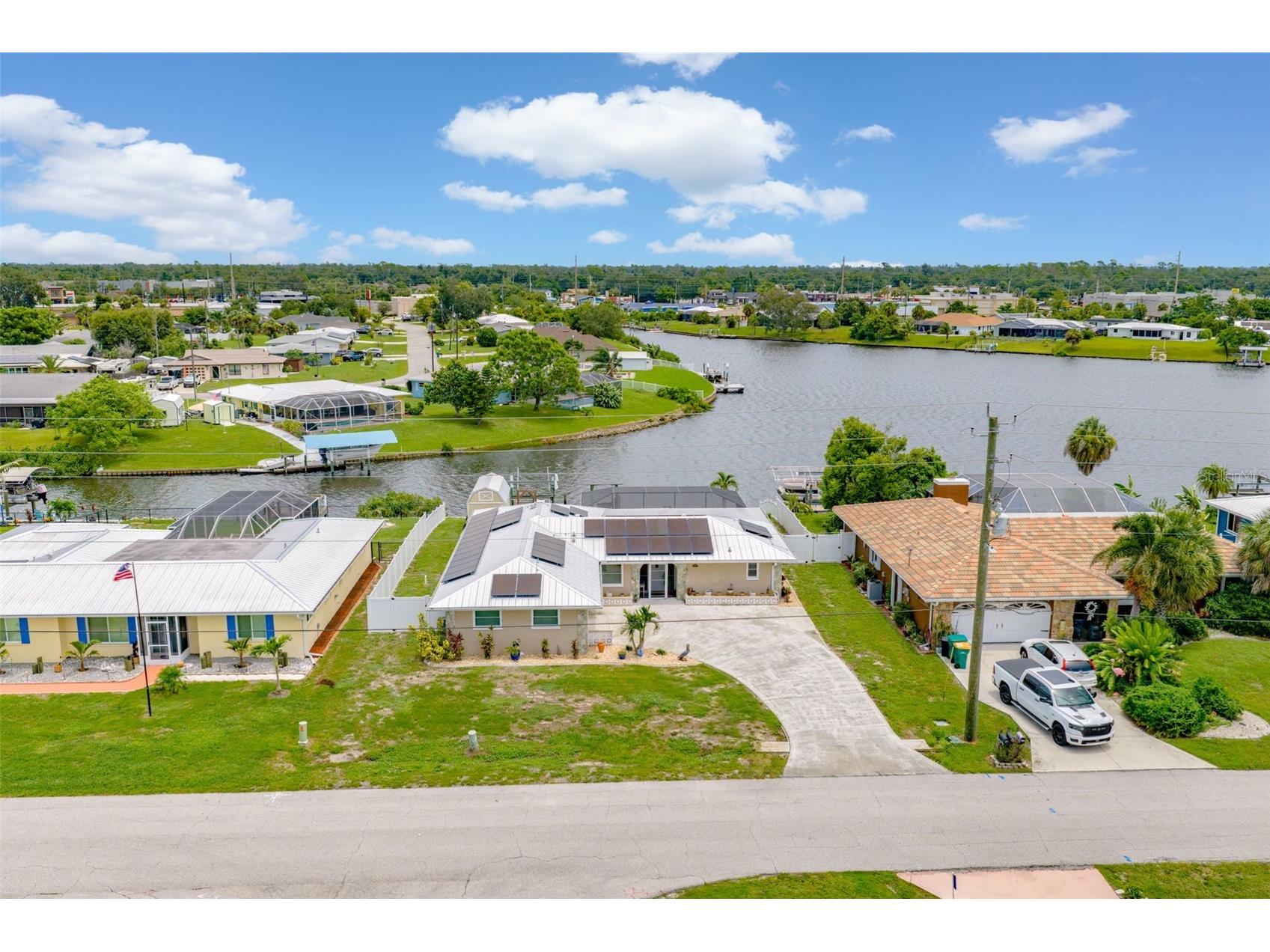 2284 Broad Ranch Drive Port Charlotte FL 33948 - CRESTVIEW WATERWAY C7528513 image1