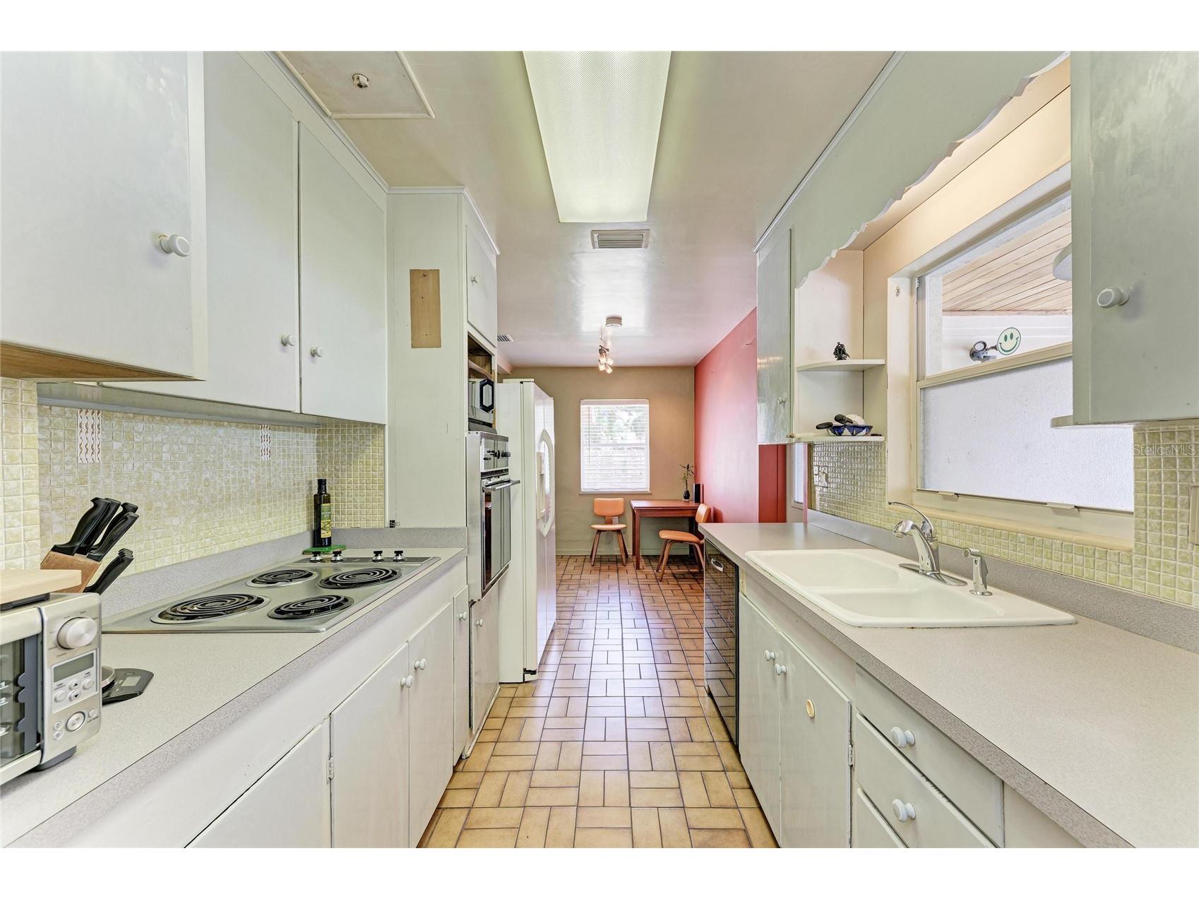 2286 Hyde Park Street Sarasota FL 34239 A4689801 image21