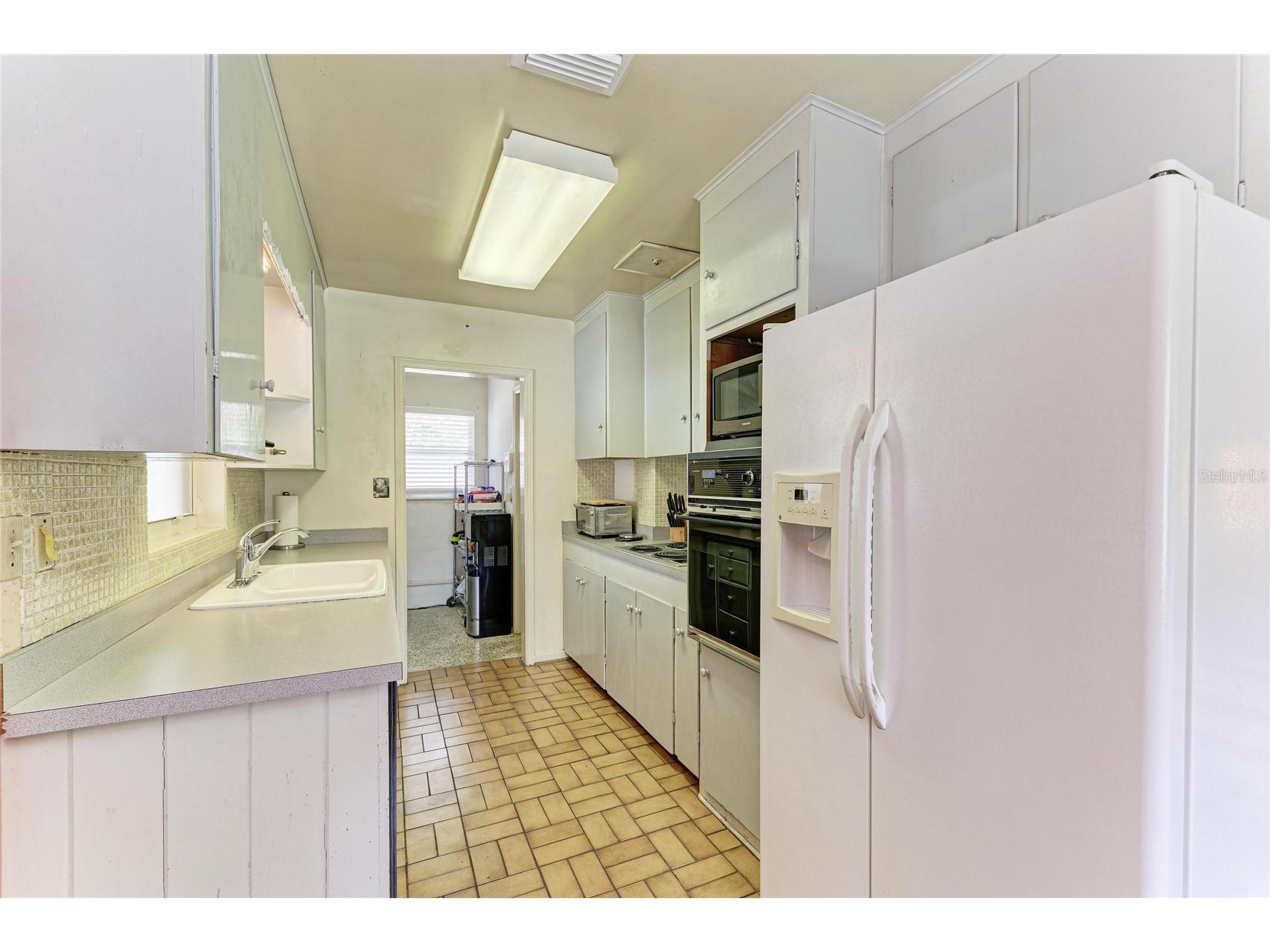 2286 Hyde Park Street Sarasota FL 34239 A4689801 image23