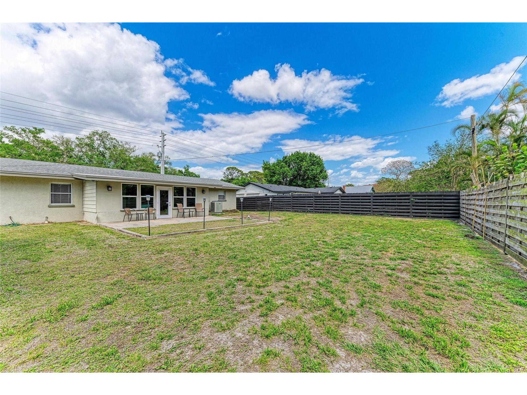 2286 Hyde Park Street Sarasota FL 34239 A4689801 image36