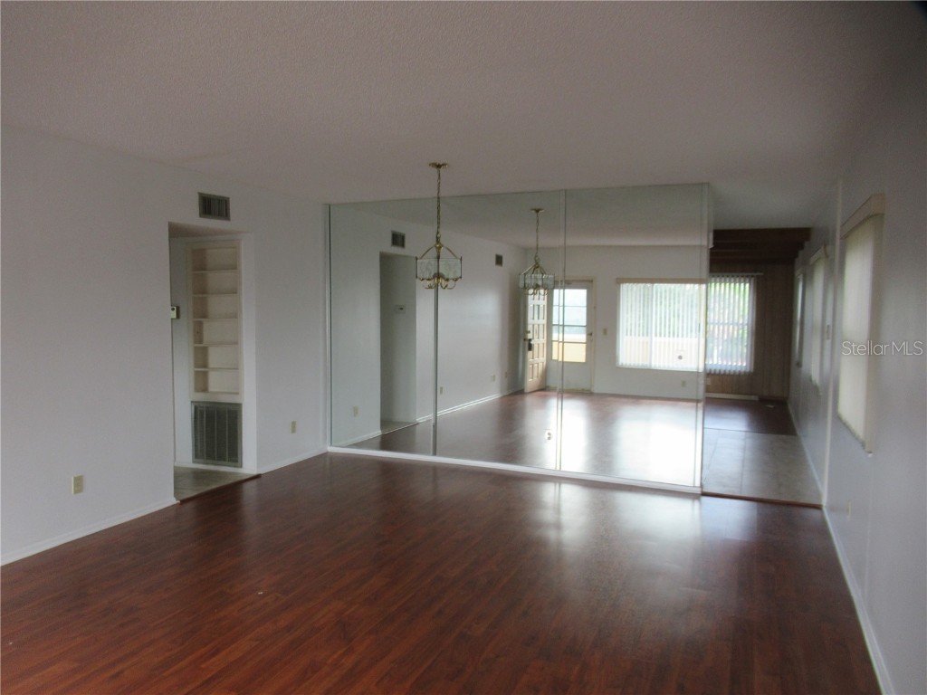 2286 Norwegian #66 Clearwater FL 33763 TB8443391 image4