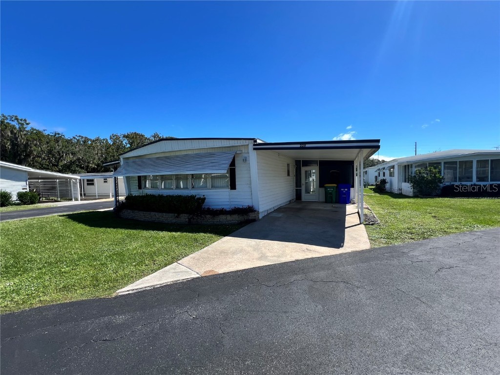 229 Rue De Fontaine Tavares FL 32778 S5136617 image1