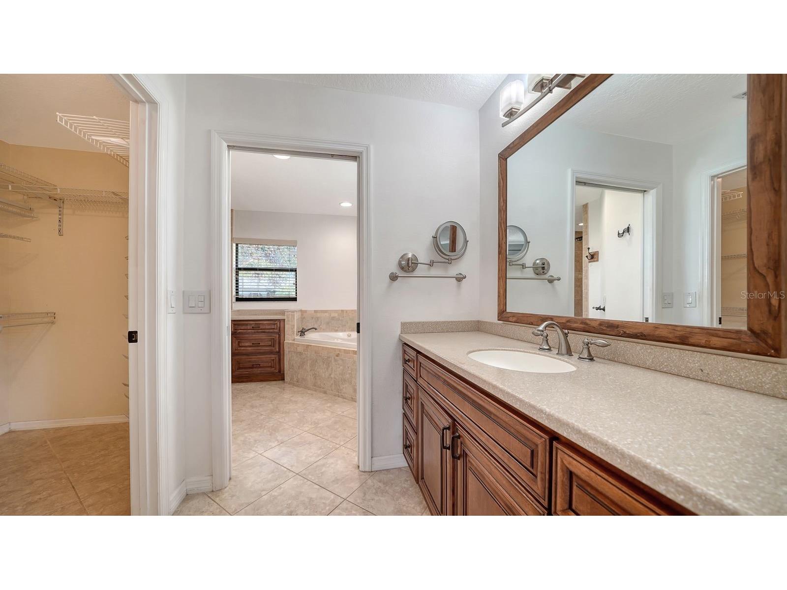 2291 Pine View Circle Sarasota FL 34231 A4693893 image10