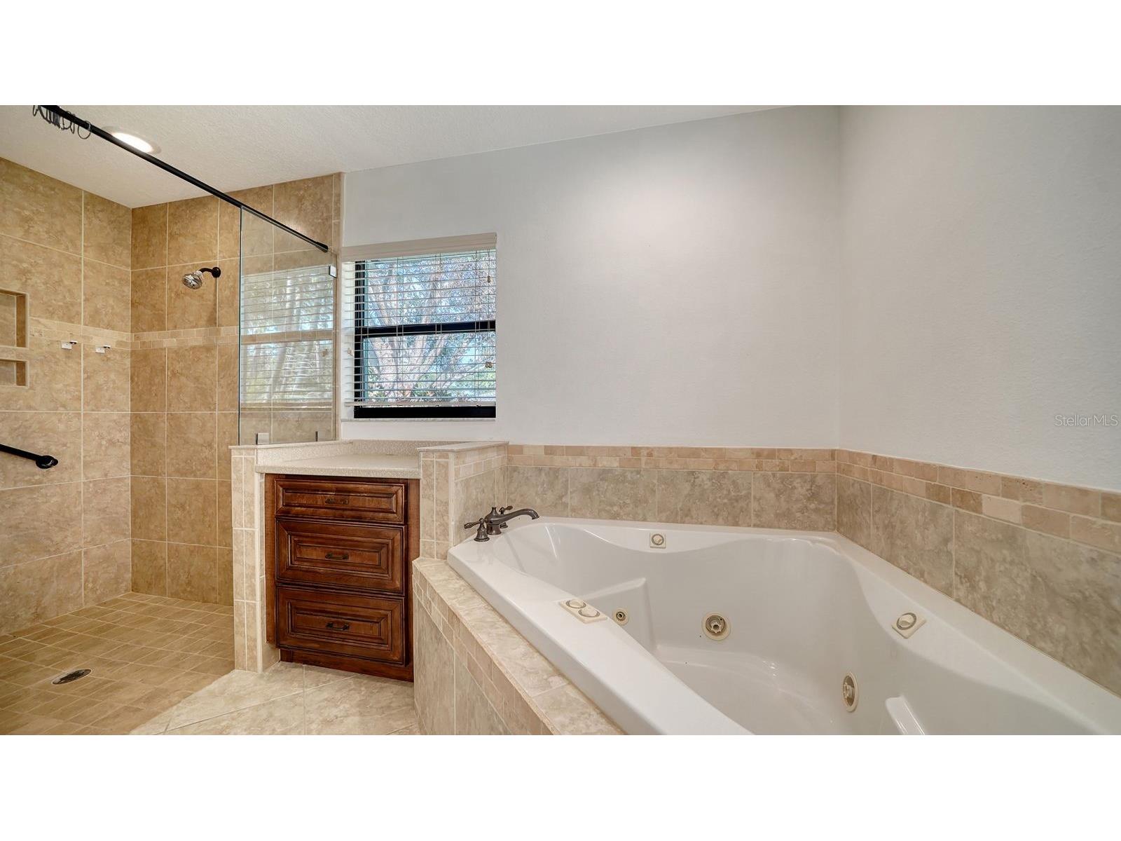 2291 Pine View Circle Sarasota FL 34231 A4693893 image11