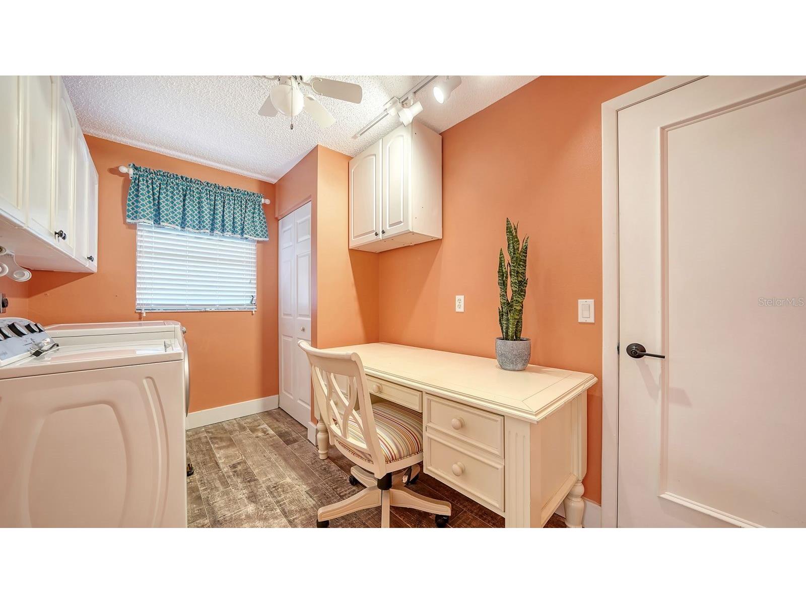2291 Pine View Circle Sarasota FL 34231 A4693893 image15