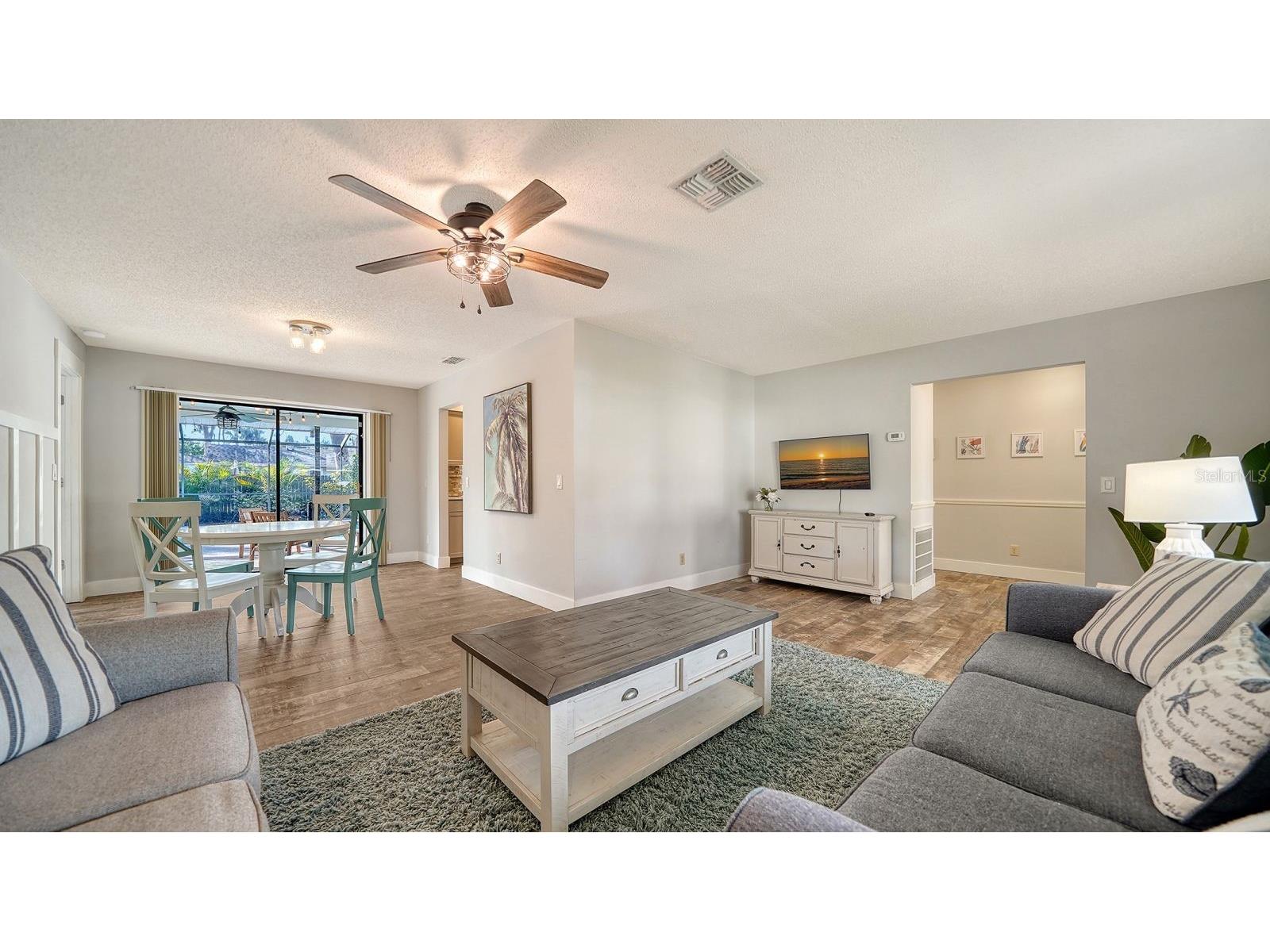 2291 Pine View Circle Sarasota FL 34231 A4693893 image3