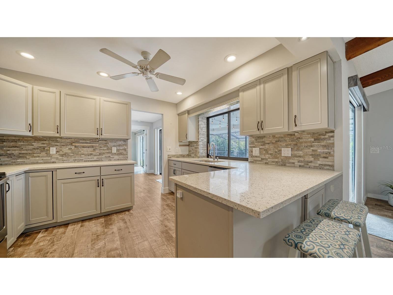 2291 Pine View Circle Sarasota FL 34231 A4693893 image6