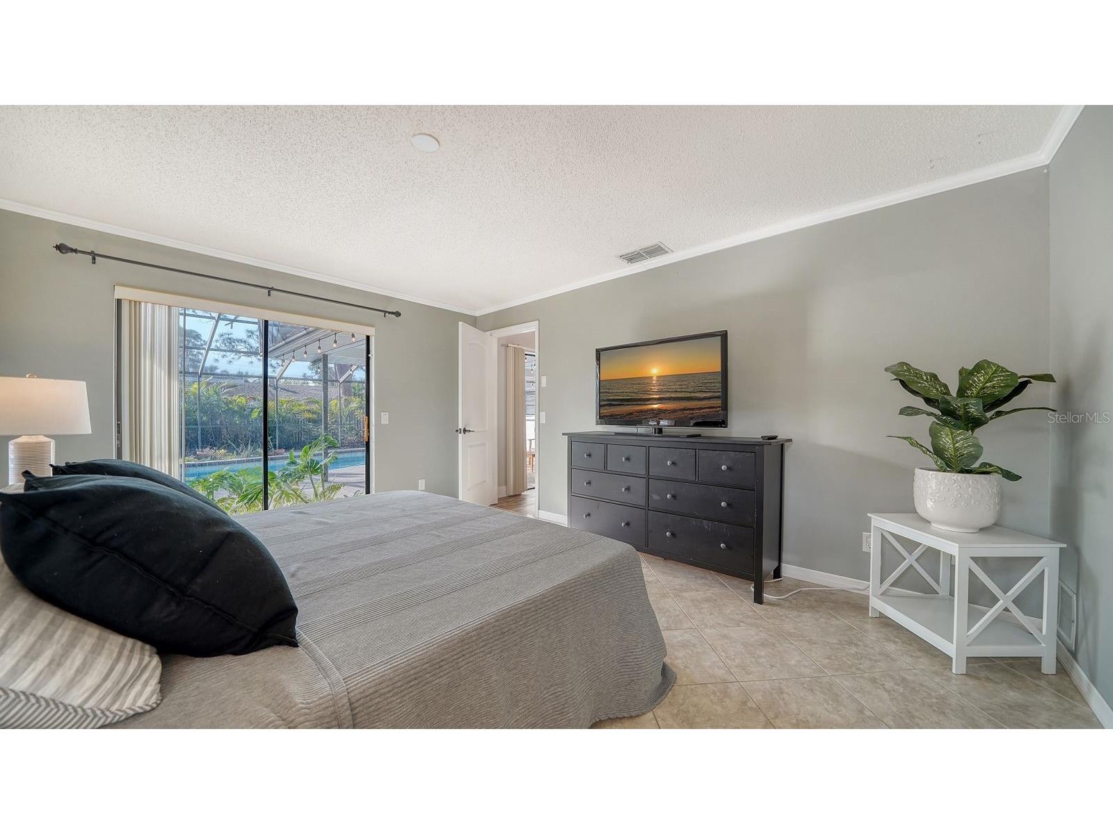 2291 Pine View Circle Sarasota FL 34231 A4693893 image8