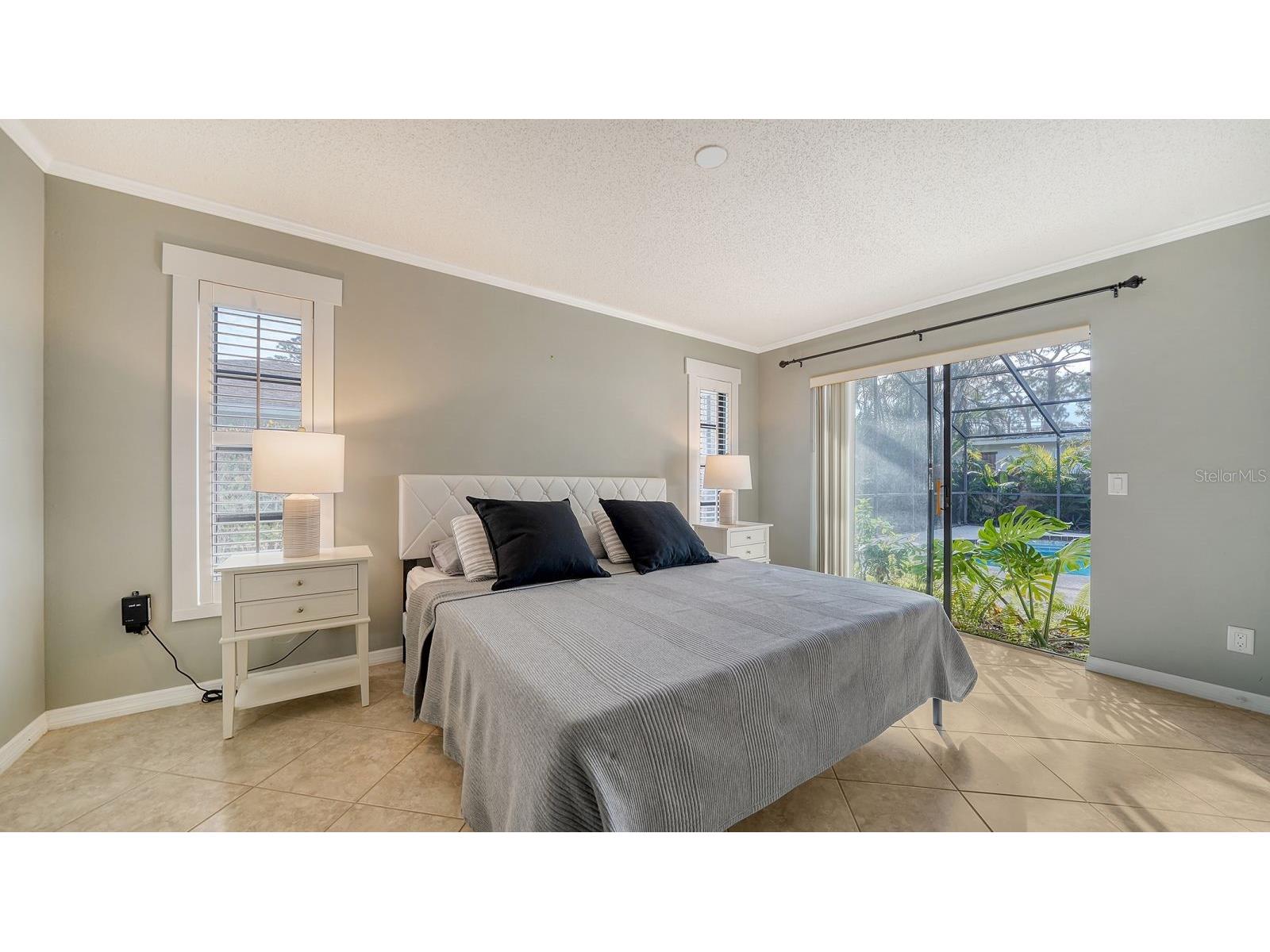 2291 Pine View Circle Sarasota FL 34231 A4693893 image9