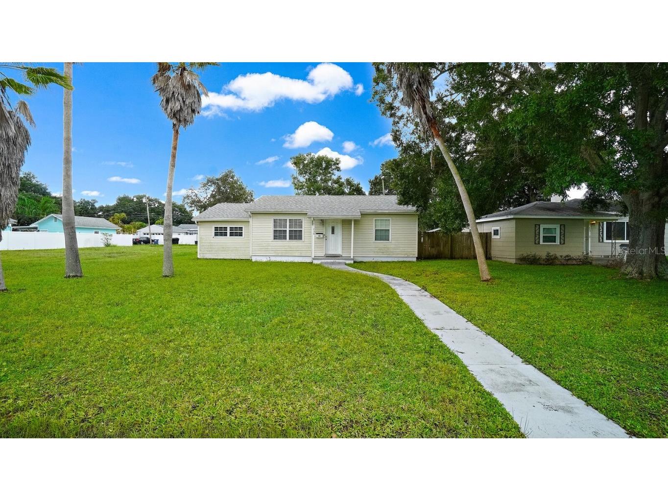 230 39th Avenue NE Saint Petersburg FL 33703 U8137245 image1