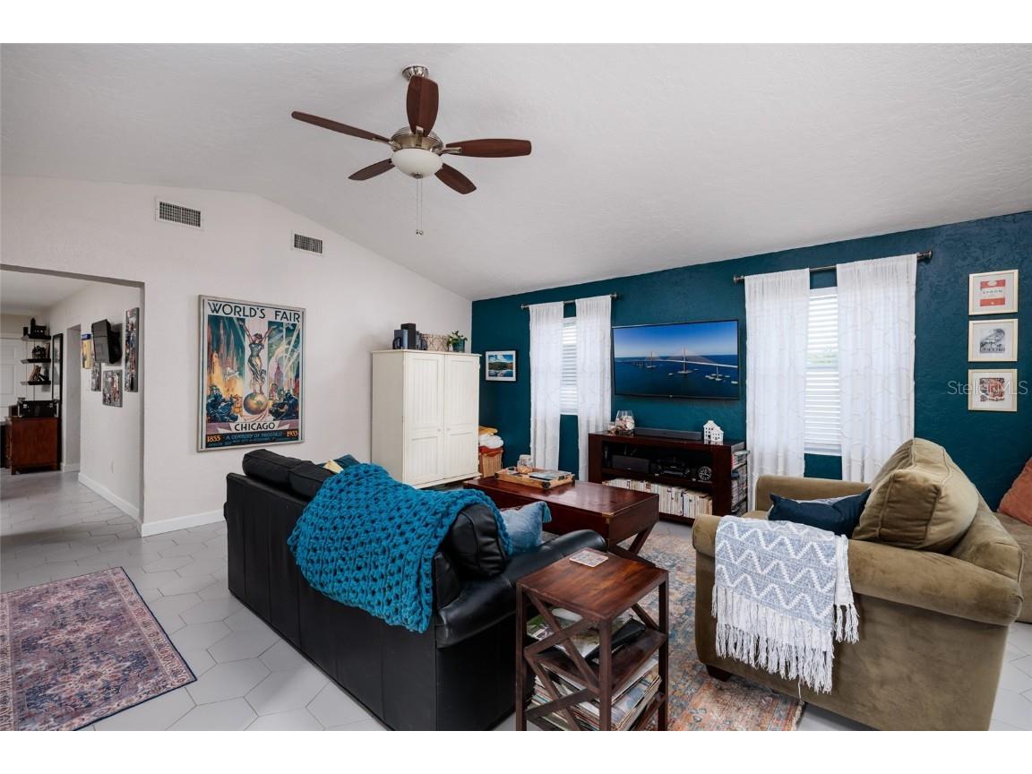 230 43rd Avenue NE Saint Petersburg FL 33703 TB8446507 image14