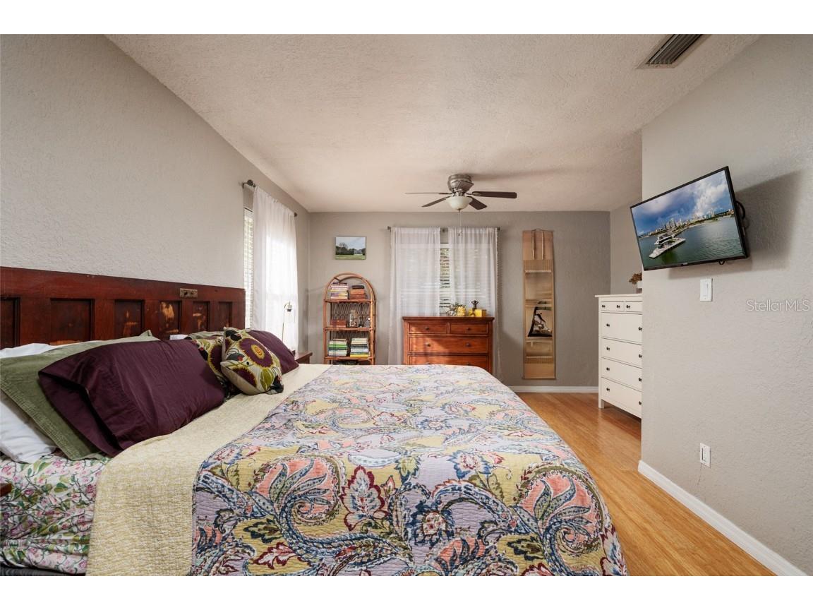 230 43rd Avenue NE Saint Petersburg FL 33703 TB8446507 image17