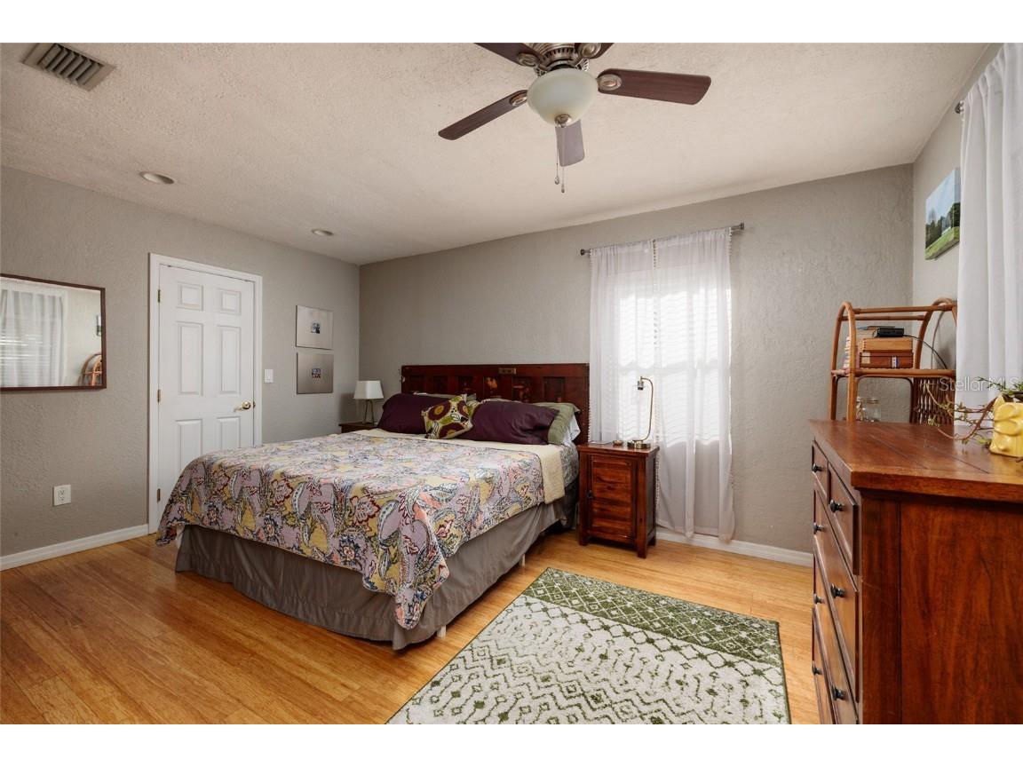 230 43rd Avenue NE Saint Petersburg FL 33703 TB8446507 image18