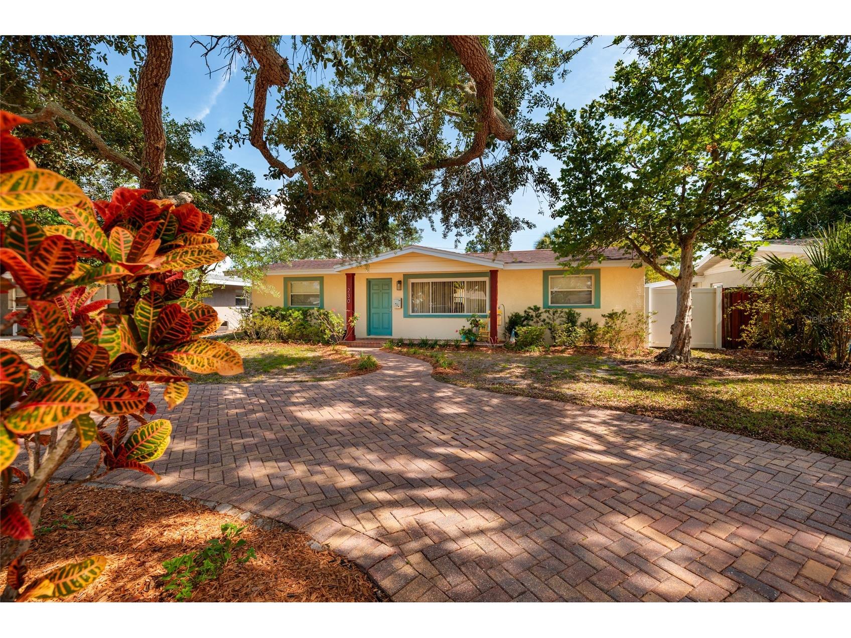 230 43rd Avenue NE Saint Petersburg FL 33703 TB8511762 image1