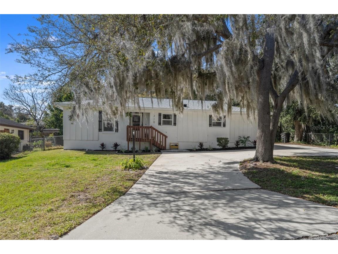 230 Acacia Road Debary FL 32713 V4934900 image1