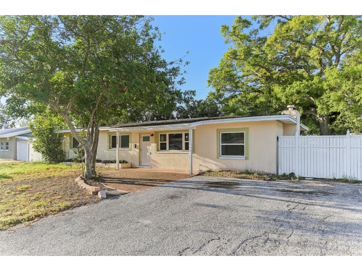 230 Davison Avenue NE Saint Petersburg FL 33703 TB8364934 image1