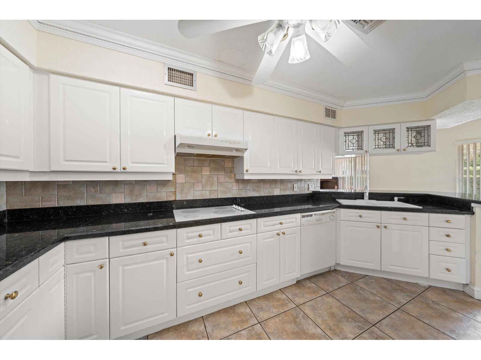 230 Garden Circle Belleair FL 33756 TB8522357 image10