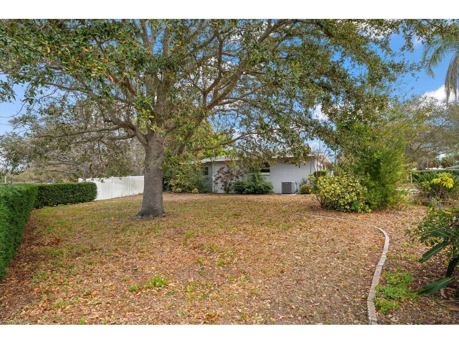 230 Garden Circle Belleair FL 33756 TB8522357 image33
